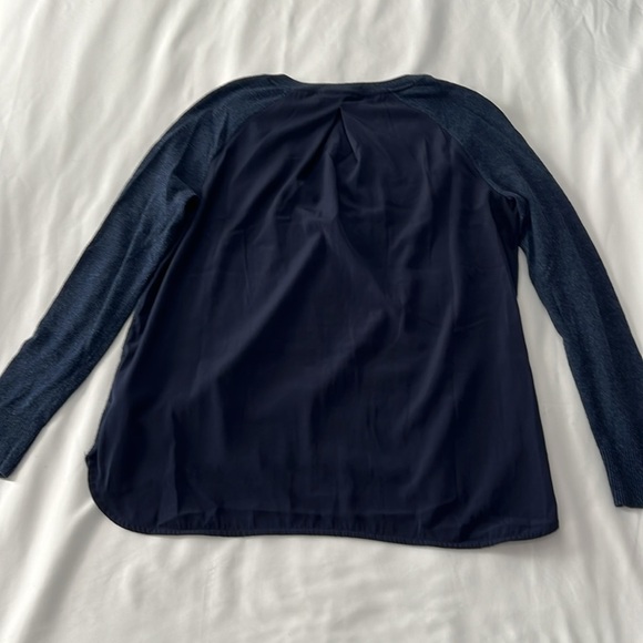 Banana Republic Navy Merino Wool Blend/Polyester V-Neck Sweater - Picture 2 of 4